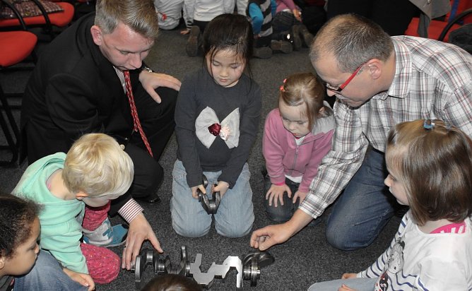 Kurbelwelle erläutert (Foto: I. Bergmann|Stadtverwaltung Nordhausen) Kurbelwelle erläutert (Foto: I. Bergmann|Stadtverwaltung Nordhausen)