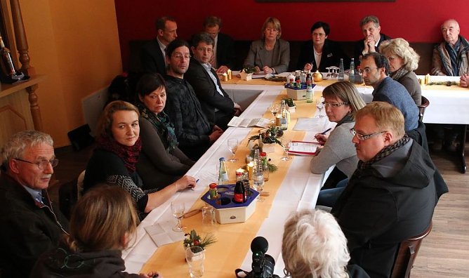 Im Gespräch mit der Bürgerinitiative (Foto: nnz) Im Gespräch mit der Bürgerinitiative (Foto: nnz)