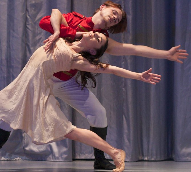 Szene aus dem Nussknacker (Foto: Tilmann Graner) Szene aus dem Nussknacker (Foto: Tilmann Graner)