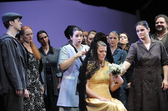 tiefland (Foto: theater) tiefland (Foto: theater)