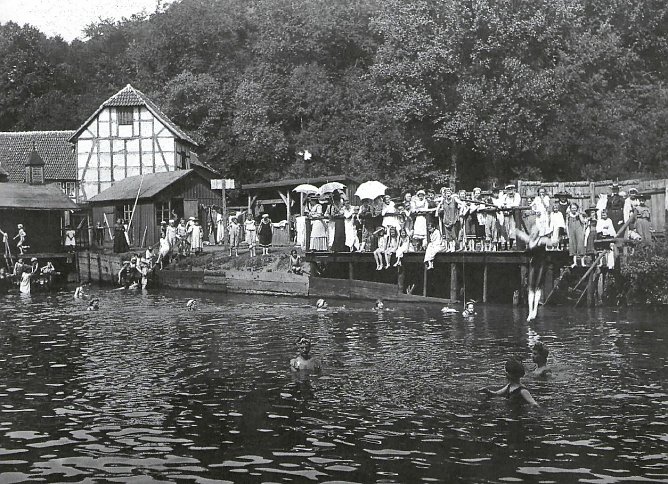 M&uuml;hlenp&auml;chter Christian Oehme war besonders gesch&auml;ftst&uuml;chtig,  nutzte das Wasser des M&uuml;hlgrabens und schuf um 1860 das erste Freibad. (Foto: Archiv/Fritz Schmalz)