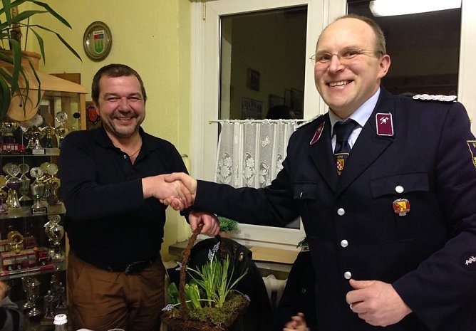 Blumen für die Ehefrau (Foto: Liesegang) Blumen für die Ehefrau (Foto: Liesegang)