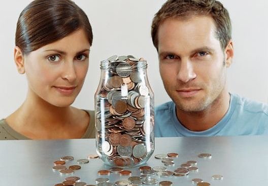 Das Sparbuch hat ausgedient (Foto: &copy; Digital Vision/Photodisc/Thinkstock)