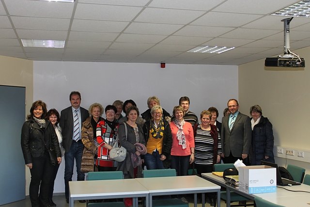 Nach der Vertragsunterzeichnung (Foto: Schulamt)