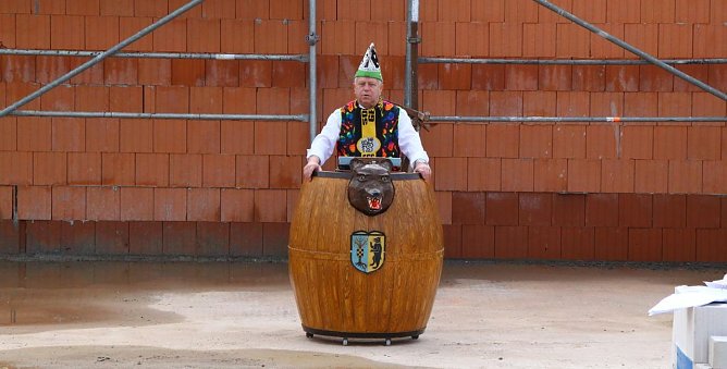 B&uuml;ttenrede im Rohbau (Foto: Bernd Peter)