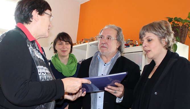 Erl&ouml;s &uuml;bergeben (Foto: nnz)