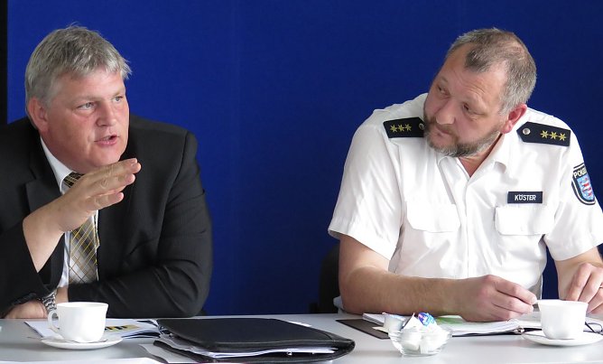 Statistik vorgestellt: Kripo-Chef Grabs (l.), LPI-Chef K&ouml;ster (Foto: nnz)