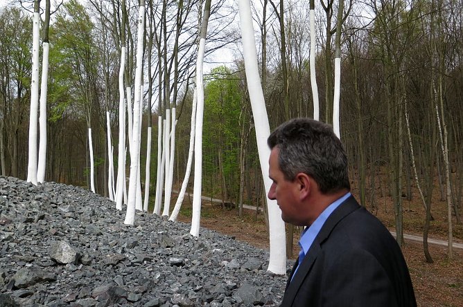 Wagner am Aschegrab (Foto: nnz) Wagner am Aschegrab (Foto: nnz)