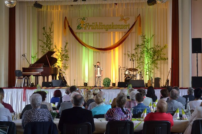 Der kleine Gregor Lindner auf der gro&szlig;en B&uuml;hne (Foto: Sabine Randel)