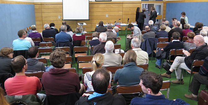 Interessierte Bürger (Foto: nnz) Interessierte Bürger (Foto: nnz)