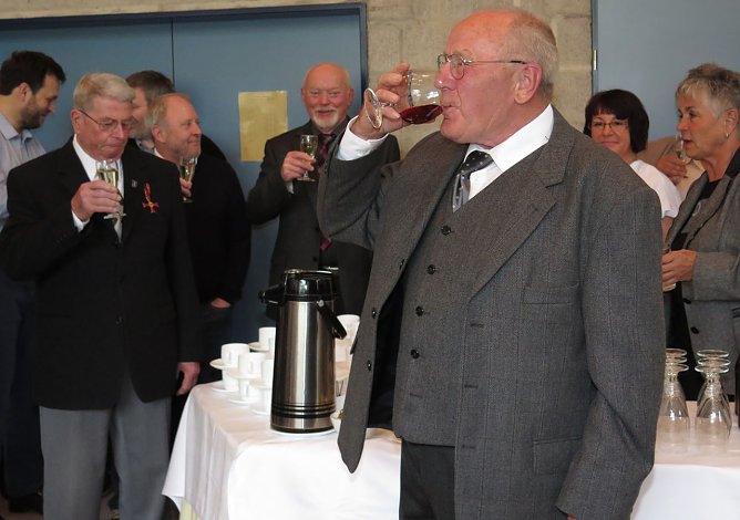 Zum Wohle, Prof. Markgraf (Foto: nnz) Zum Wohle, Prof. Markgraf (Foto: nnz)