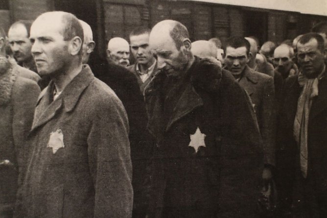 Ankunft in Auschwitz (Foto: Das Auschwitz Album) Ankunft in Auschwitz (Foto: Das Auschwitz Album)