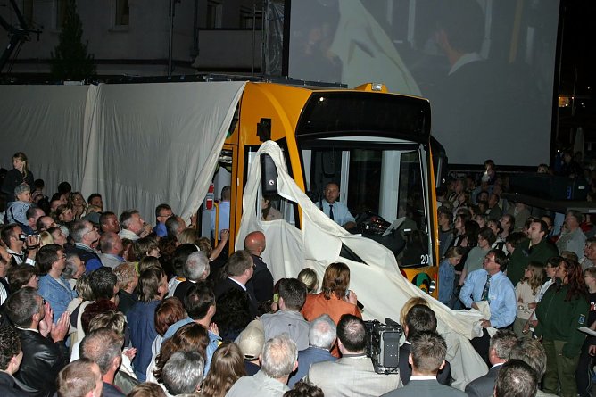 Vor zehn Jahren: Feierliches Roll out am 30. April 2004 (Foto: Sammlung HSB/ F.Fr&ouml;schki)