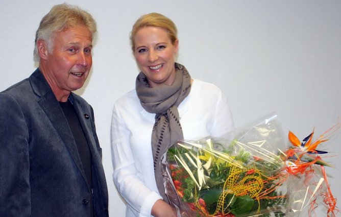 Carina Schmidt begr&uuml;&szlig;t (Foto: NUV)