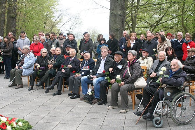 Erinnern und gedenken (Foto: Gedenkstätte Mittelbau-Dora) Erinnern und gedenken (Foto: Gedenkstätte Mittelbau-Dora)