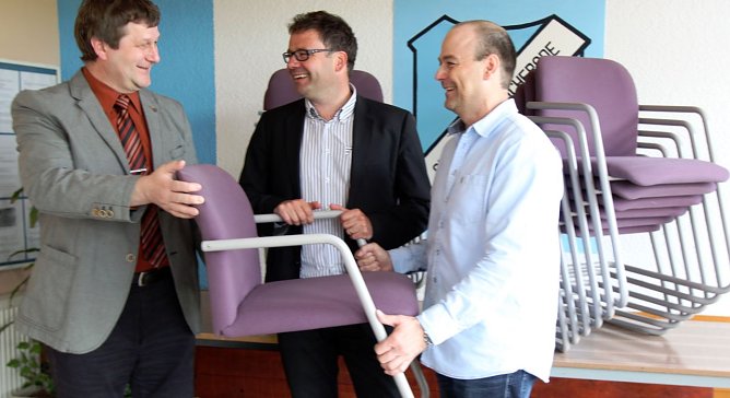 St&uuml;hle ger&uuml;ckt (Foto: TEAG)