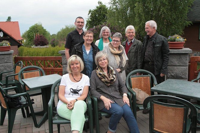 Reihe hinten: Herr Wisch, Frau Baumann, Herr D&ouml;ring, Herr Hahnemann 		  Mitte: Frau Tr&ouml;ger, Frau Blanke 		  Vorn:  Frau Holzapfel, Frau V&ouml;lker Es fehlen: Frau D&ouml;lle, Frau Kaiser, Frau Wilhelm (Foto: Margret Holzapfel)