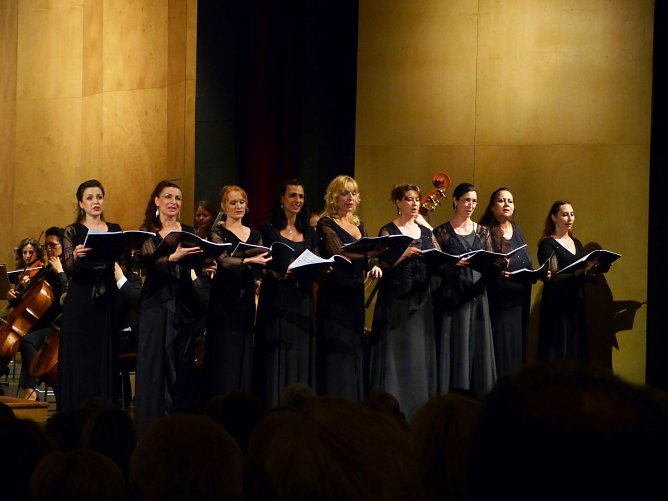 Der Theaterchor (Foto: Ilona) Der Theaterchor (Foto: Ilona)