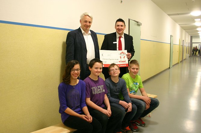 Scheckübergabe (Foto: Kreissparkasse Nordhausen) Scheckübergabe (Foto: Kreissparkasse Nordhausen)