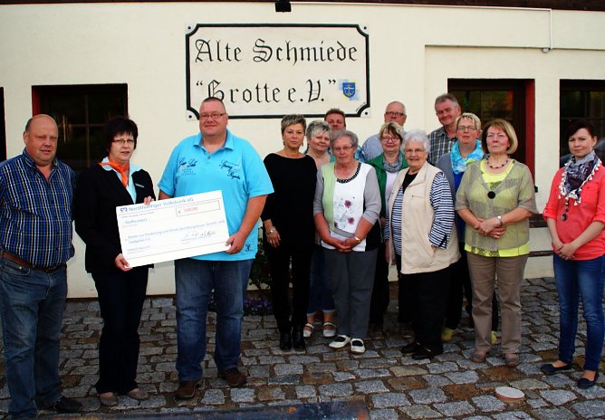 Spende übergeben (Foto: Michael Randel) Spende übergeben (Foto: Michael Randel)