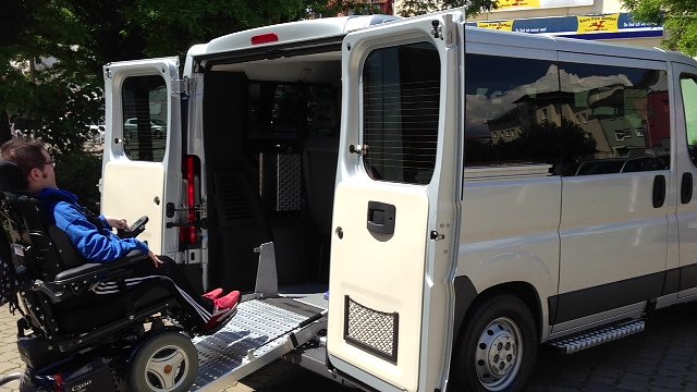 David Gothe kann das neue Fahrzeug der Nordthüringer Lebenshilfe nutzen (Foto: Thorsten Rieschel) David Gothe kann das neue Fahrzeug der Nordthüringer Lebenshilfe nutzen (Foto: Thorsten Rieschel)