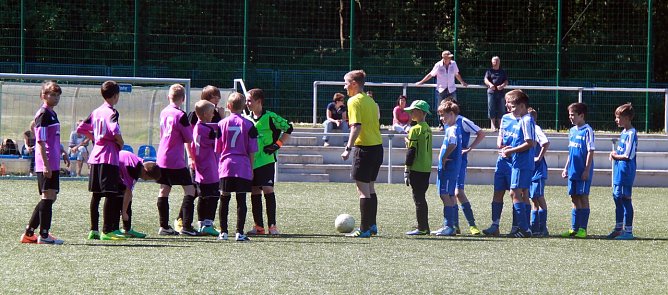 Spiel auf dem Kunstrasen (Foto: St. Friedrich) Spiel auf dem Kunstrasen (Foto: St. Friedrich)