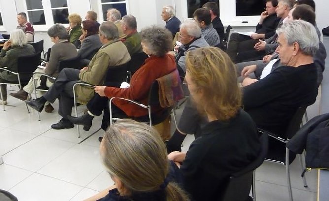 Diskutiert un zugehört (Foto: nnz) Diskutiert un zugehört (Foto: nnz)