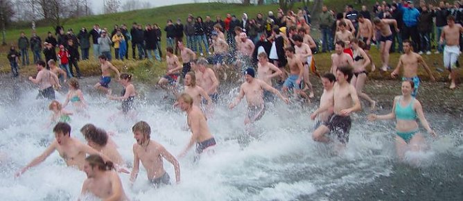 Ins eiskalte Na&szlig; (Foto: FHN)