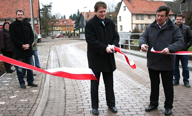 Straße übergeben (Foto: Wille) Straße übergeben (Foto: Wille)