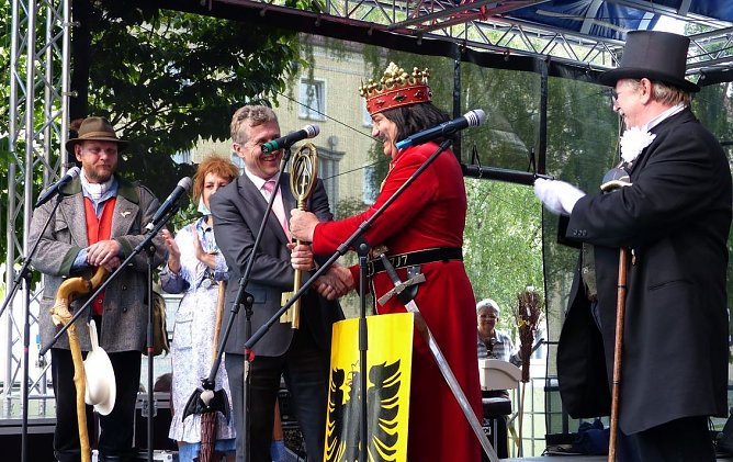 Schl&uuml;ssel zur&uuml;ckgegeben (Foto: nnz)