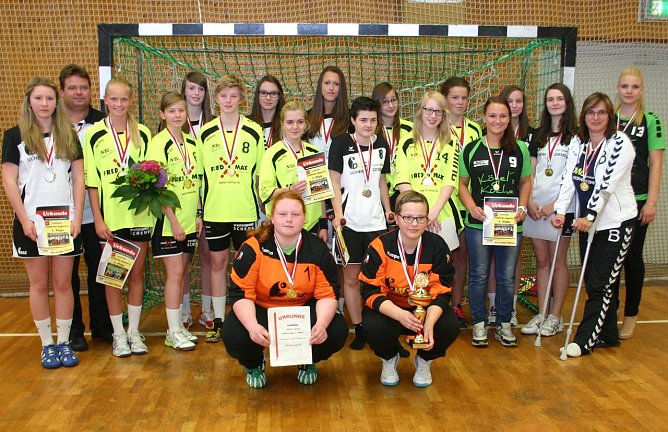 Erfolgreiche Handballerinnen (Foto: Uwe Tittel) Erfolgreiche Handballerinnen (Foto: Uwe Tittel)