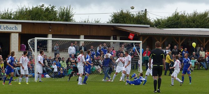 Eine der vielen Torszenen im Urbacher Strafraum (Foto: nnz)