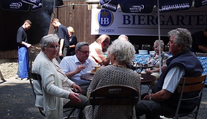 Neuer Start der Friedenseiche (Foto: Kurt Frank)