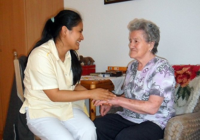 Arbeit im Seniorenzentrum (Foto: privat) Arbeit im Seniorenzentrum (Foto: privat)