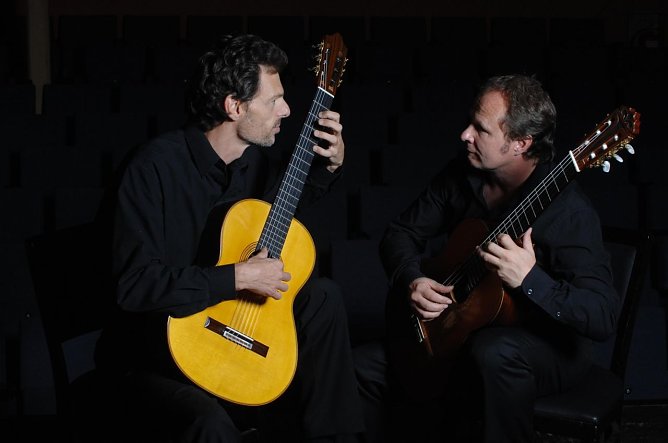 Das Gitarrenduo Gruber & Baklar (Foto: Rolf Richter) Das Gitarrenduo Gruber & Baklar (Foto: Rolf Richter)