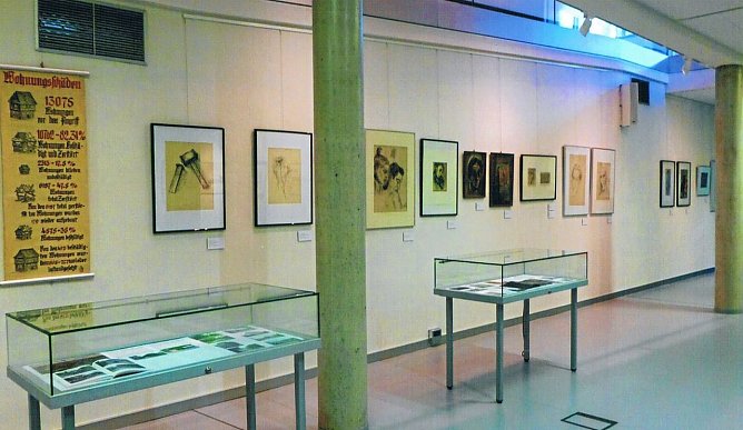 Blick in den Ausstellungsraum (Foto: Archiv Kneffel) Blick in den Ausstellungsraum (Foto: Archiv Kneffel)