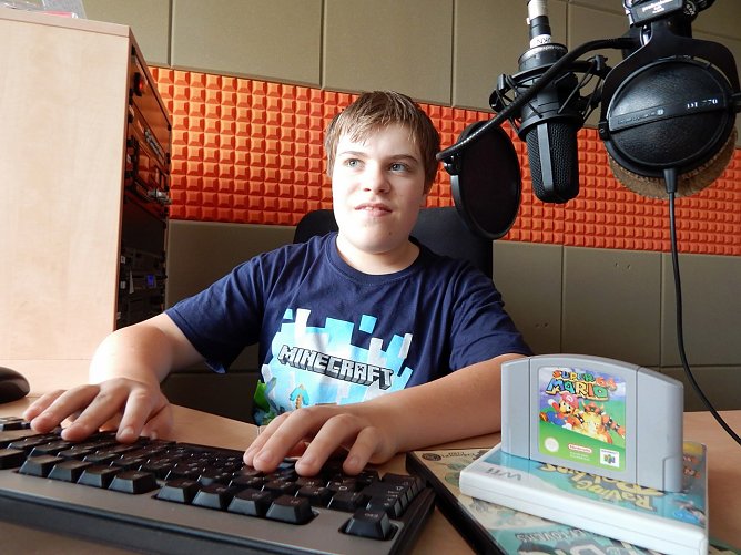 Domenic Eiteljörge berichtet über die Geschichte der Konsolen (Foto: OKN) Domenic Eiteljörge berichtet über die Geschichte der Konsolen (Foto: OKN)