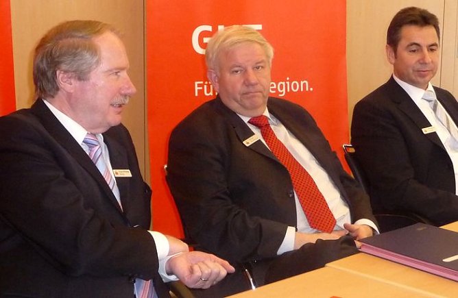 Vorstand mit Bilanz (Foto: nnz) Vorstand mit Bilanz (Foto: nnz)