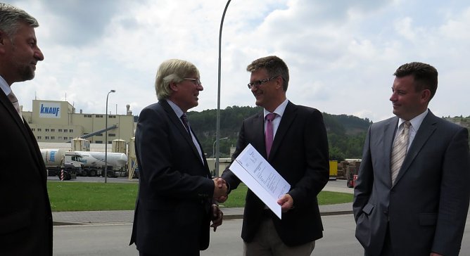 Bescheid &uuml;bergeben (Foto: nnz)