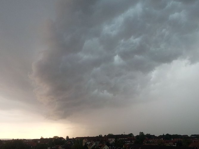 Gewitterfront &uuml;ber Nordhausen (Foto: D. Kober)