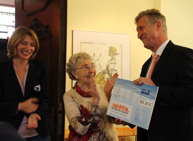 Sina Reeder, Erika Schirmer und Oberb&uuml;rgermeister Dr. Klaus Zeh im Nordhauser Kunsthaus Meyenburg. (Foto: Ilona Bergmann)