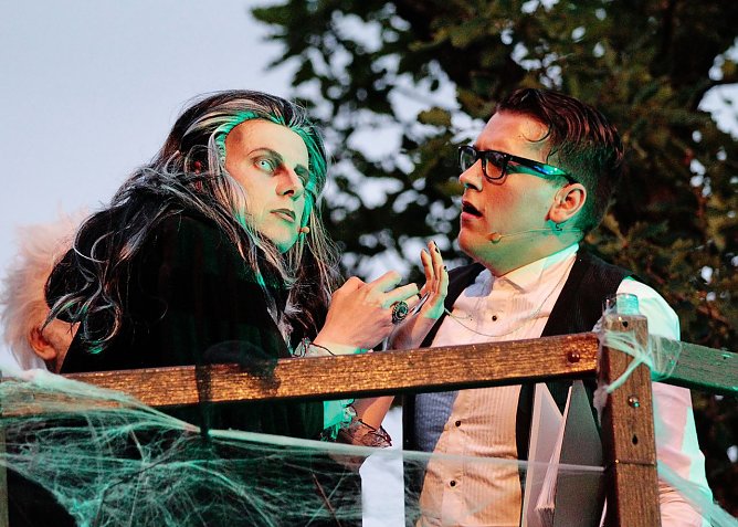 Noch zweimal bei&szlig;t der zu... (Foto: Theater Thale)