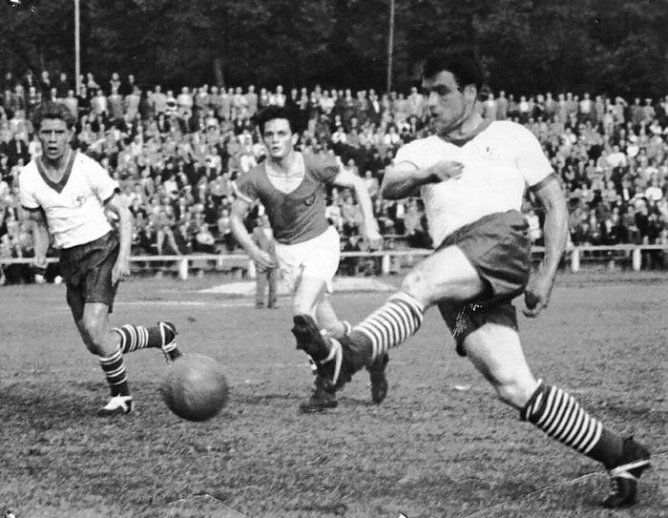 Eisfeld (Foto: Archiv Klaus Verkouter) Eisfeld (Foto: Archiv Klaus Verkouter)