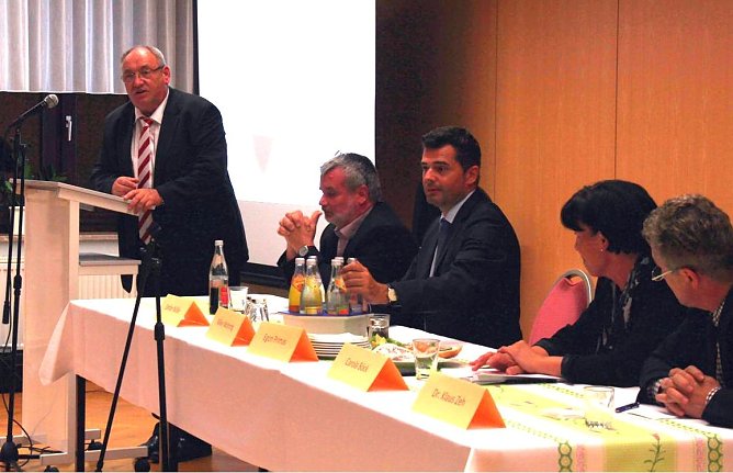 &Uuml;ber Schule diskutiert (Foto: CDU)