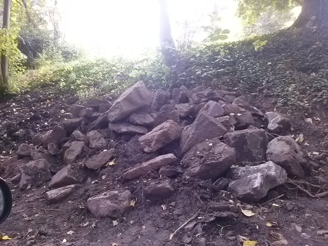 Solche Brocken können nun nicht mehr herunterstürzen (Foto: Angelo Glashagel) Solche Brocken können nun nicht mehr herunterstürzen (Foto: Angelo Glashagel)