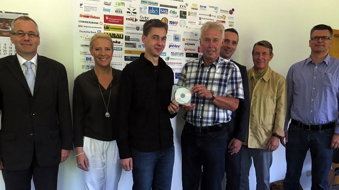 Video &uuml;bergeben (Foto: nnz)