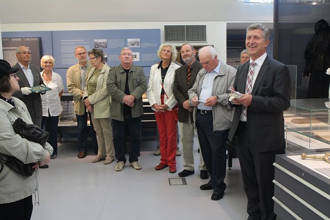 Viele B&uuml;rger waren aktiv an der R&uuml;ckkehr der Kette beteiligt (Foto: Angelo Glashagel)