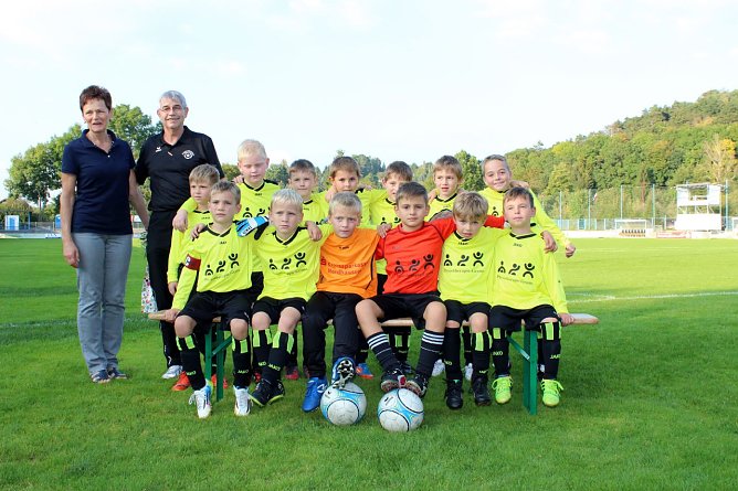 Neue Trikots für die F2-Jugend (Foto: Uwe Nebelung) Neue Trikots für die F2-Jugend (Foto: Uwe Nebelung)