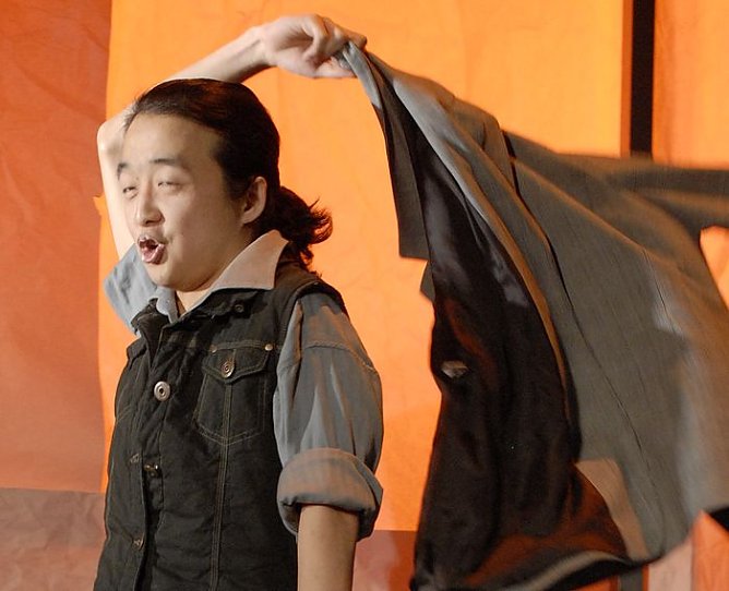 Studenten auf der Bühne (Foto: Theater) Studenten auf der Bühne (Foto: Theater)