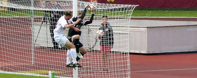 Luftkampf mit Torh&uuml;ter Siefkes (Foto: Christian Greiner)